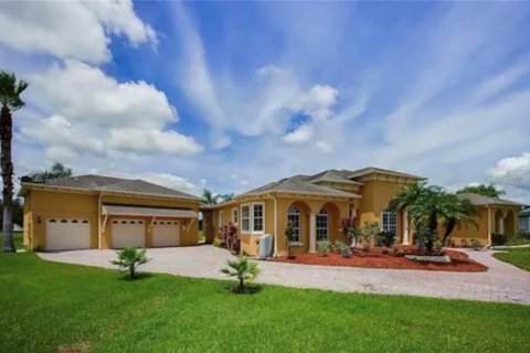 House in Kissimmee, Florida 5 bedrooms, 425.49 sq.m. № 2101981