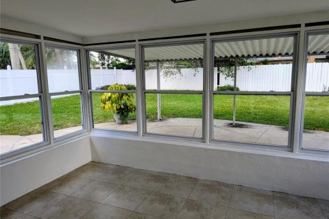 Снять в аренду виллу или дом в Сент-Питерсберг, Флорида 1 комната, 106.28м2, № 1877026 - фото 13
