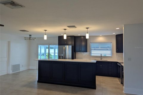 Снять в аренду виллу или дом в Сент-Питерсберг, Флорида 1 комната, 106.28м2, № 1877026 - фото 4