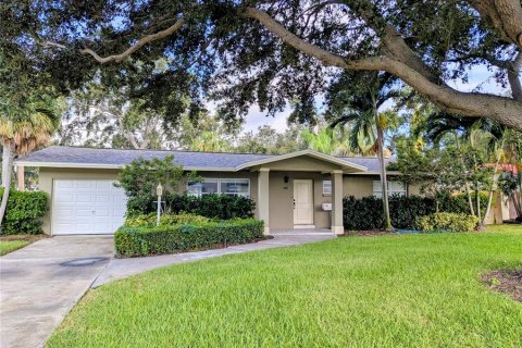 Снять в аренду виллу или дом в Сент-Питерсберг, Флорида 1 комната, 106.28м2, № 1877026 - фото 1