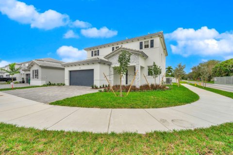 House in Miami, Florida 5 bedrooms, 281.77 sq.m. № 1921128 - photo 26