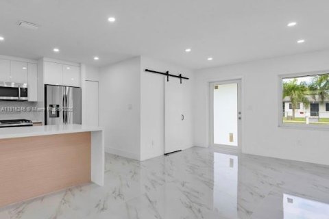 Casa en venta en Homestead, Florida, 3 dormitorios, 94.02 m2 № 1970936 - foto 19