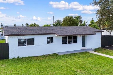 Casa en venta en Homestead, Florida, 3 dormitorios, 94.02 m2 № 1970936 - foto 3