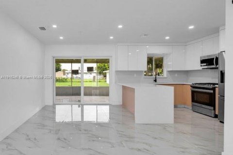 Casa en venta en Homestead, Florida, 3 dormitorios, 94.02 m2 № 1970936 - foto 2