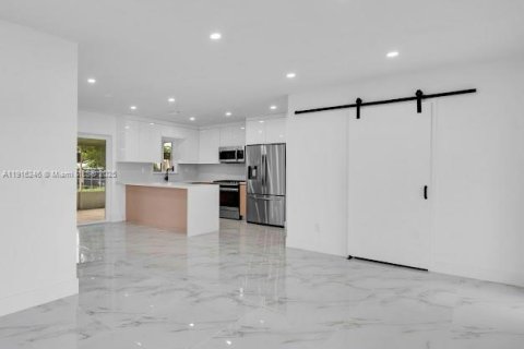 Casa en venta en Homestead, Florida, 3 dormitorios, 94.02 m2 № 1970936 - foto 16