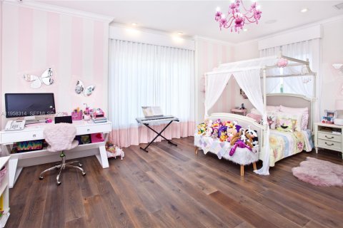 House in Coral Gables, Florida 6 bedrooms, 608.32 sq.m. № 2020757 - photo 19