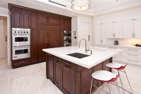 House in Coral Gables, Florida 6 bedrooms, 608.32 sq.m. № 2020757 - photo 6