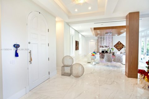 House in Coral Gables, Florida 6 bedrooms, 608.32 sq.m. № 2020757 - photo 2
