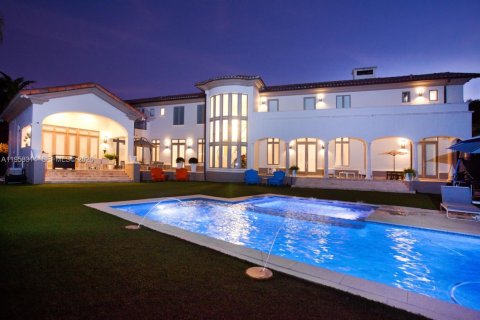 House in Coral Gables, Florida 6 bedrooms, 608.32 sq.m. № 2020757