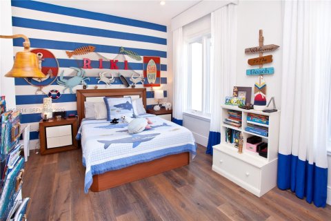 House in Coral Gables, Florida 6 bedrooms, 608.32 sq.m. № 2020757 - photo 20