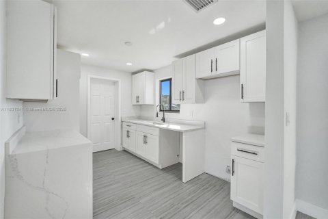 Casa en venta en Dania Beach, Florida, 3 dormitorios, 139.73 m2 № 1809221 - foto 10