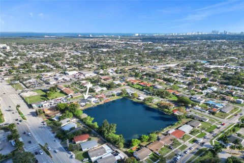 Casa en venta en Dania Beach, Florida, 3 dormitorios, 139.73 m2 № 1809221 - foto 19