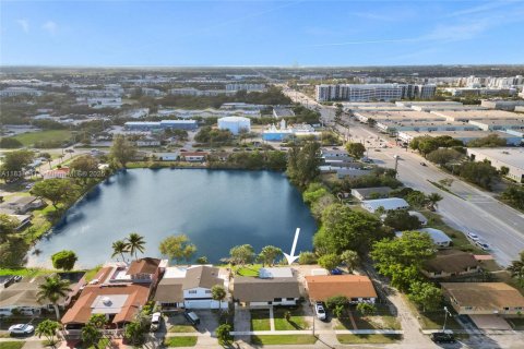 Casa en venta en Dania Beach, Florida, 3 dormitorios, 139.73 m2 № 1809221 - foto 18
