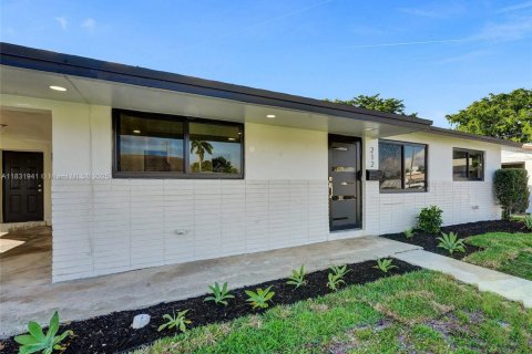 Casa en venta en Dania Beach, Florida, 3 dormitorios, 139.73 m2 № 1809221 - foto 1