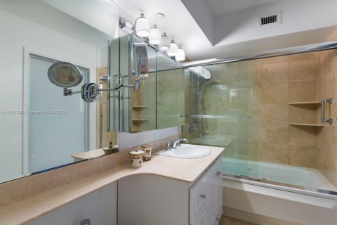 Condominio en venta en Miami Beach, Florida, 2 dormitorios, 94.76 m2 № 1892130 - foto 16
