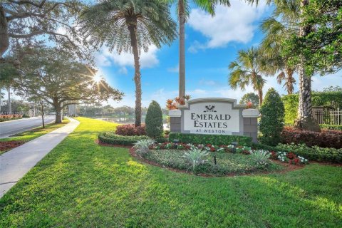House in Weston, Florida 3 bedrooms, 131.55 sq.m. № 1944112 - photo 2