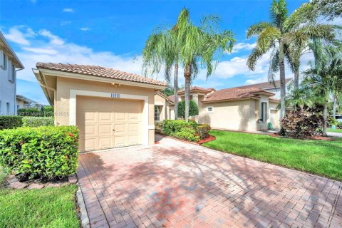 House in Weston, Florida 3 bedrooms, 131.55 sq.m. № 1944112 - photo 27