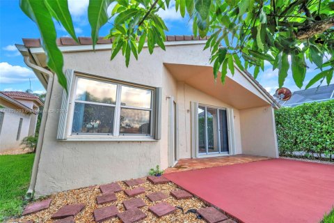 House in Weston, Florida 3 bedrooms, 131.55 sq.m. № 1944112 - photo 30
