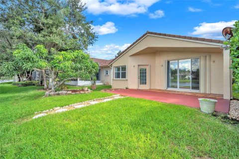 House in Weston, Florida 3 bedrooms, 131.55 sq.m. № 1944112 - photo 29