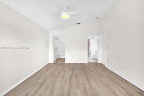 House in Weston, Florida 3 bedrooms, 131.55 sq.m. № 1944112 - photo 18