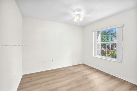House in Weston, Florida 3 bedrooms, 131.55 sq.m. № 1944112 - photo 12