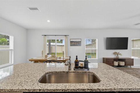 Villa ou maison à vendre à Zephyrhills, Floride: 4 chambres, 176.05 m2 № 1900004 - photo 12