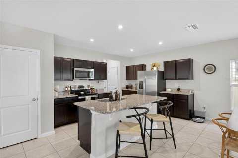 Villa ou maison à vendre à Zephyrhills, Floride: 4 chambres, 176.05 m2 № 1900004 - photo 9