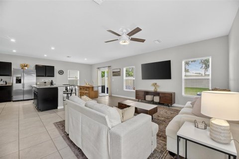Villa ou maison à vendre à Zephyrhills, Floride: 4 chambres, 176.05 m2 № 1900004 - photo 5