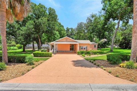 Villa ou maison à vendre à The Villages, Floride: 2 chambres, 176.33 m2 № 2223083 - photo 13