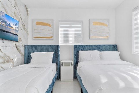 Casa en venta en Miami, Florida, 5 dormitorios, 148.55 m2 № 1845791 - foto 24