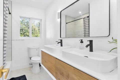 Casa en venta en Miami, Florida, 5 dormitorios, 148.55 m2 № 1845791 - foto 28