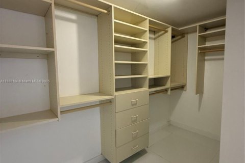 House in Miami, Florida 2 bedrooms, 146.79 sq.m. № 1942233 - photo 10