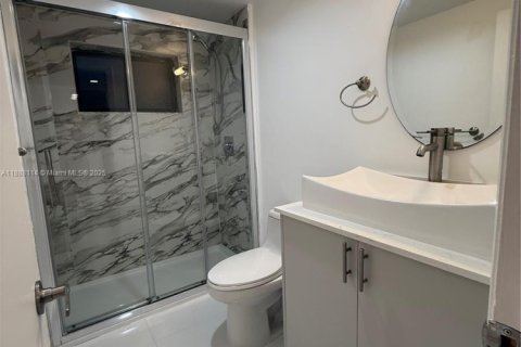 House in Miami, Florida 2 bedrooms, 146.79 sq.m. № 1942233 - photo 6