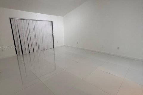 House in Miami, Florida 2 bedrooms, 146.79 sq.m. № 1942233 - photo 9