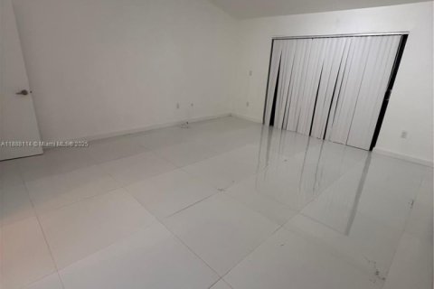 House in Miami, Florida 2 bedrooms, 146.79 sq.m. № 1942233 - photo 11