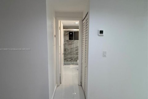 House in Miami, Florida 2 bedrooms, 146.79 sq.m. № 1942233 - photo 12