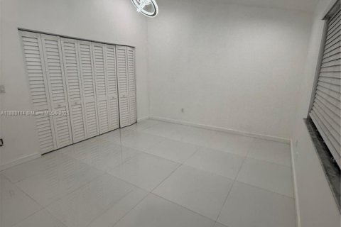 House in Miami, Florida 2 bedrooms, 146.79 sq.m. № 1942233 - photo 5