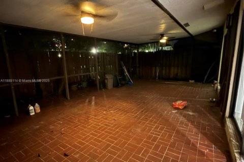 House in Miami, Florida 2 bedrooms, 146.79 sq.m. № 1942233 - photo 14