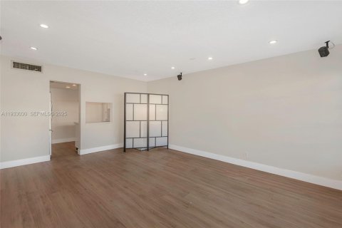 Снять в аренду кондоминиум в Майами, Флорида 1 спальня, 62.8м2, № 1991812 - фото 2