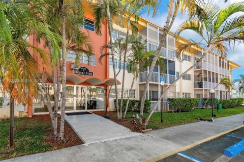 Снять в аренду кондоминиум в Майами, Флорида 1 спальня, 62.8м2, № 1991812 - фото 1