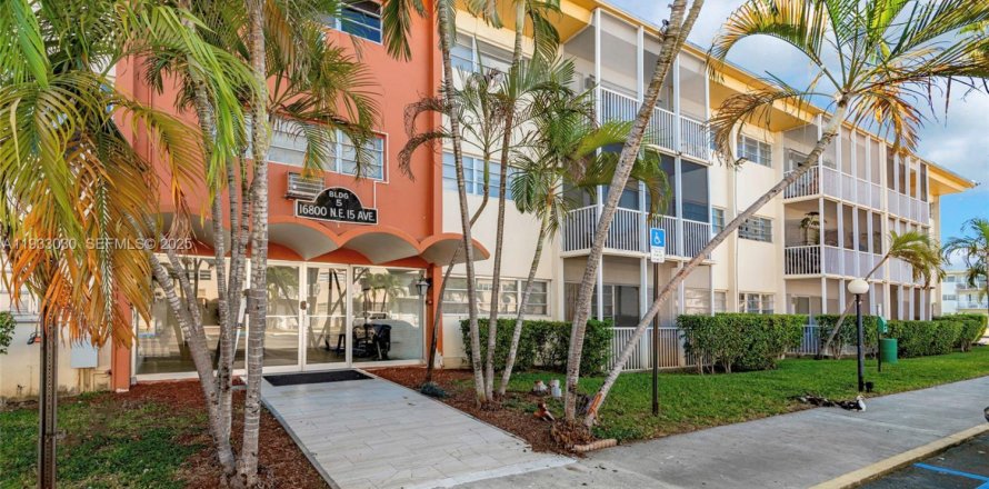 Кондоминиум с 1 спальней в Майами, Флорида № 1991812