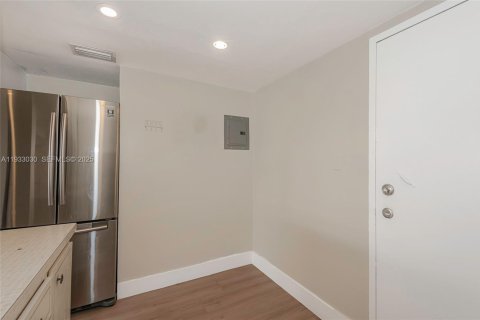 Снять в аренду кондоминиум в Майами, Флорида 1 спальня, 62.8м2, № 1991812 - фото 7