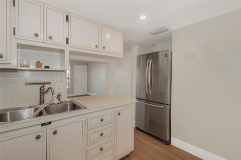 Снять в аренду кондоминиум в Майами, Флорида 1 спальня, 62.8м2, № 1991812 - фото 3