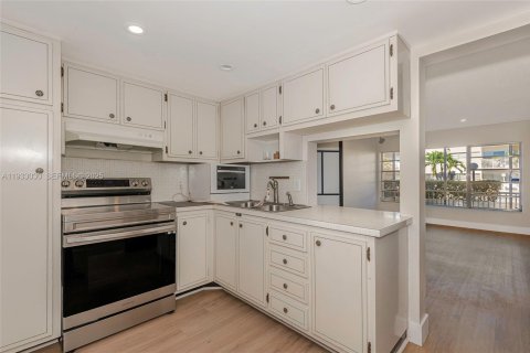 Снять в аренду кондоминиум в Майами, Флорида 1 спальня, 62.8м2, № 1991812 - фото 4