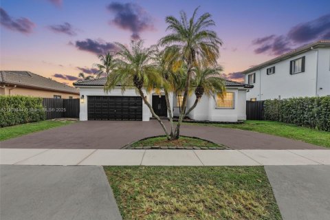Casa en venta en Miami Lakes, Florida, 3 dormitorios, 155.43 m2 № 1968184 - foto 1