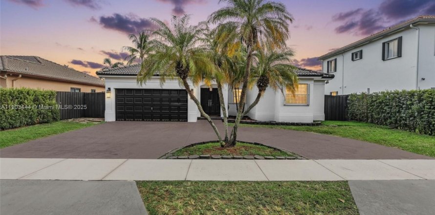 Casa en Miami Lakes, Florida 3 dormitorios, 155.43 m2 № 1968184