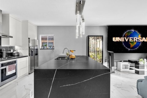 Casa en venta en Miami Lakes, Florida, 3 dormitorios, 155.43 m2 № 1968184 - foto 13