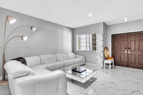 Casa en venta en Miami Lakes, Florida, 3 dormitorios, 155.43 m2 № 1968184 - foto 7