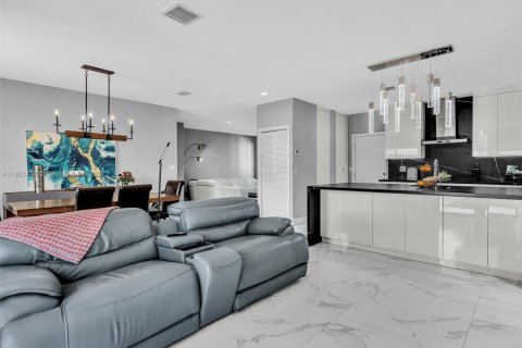 Casa en venta en Miami Lakes, Florida, 3 dormitorios, 155.43 m2 № 1968184 - foto 26