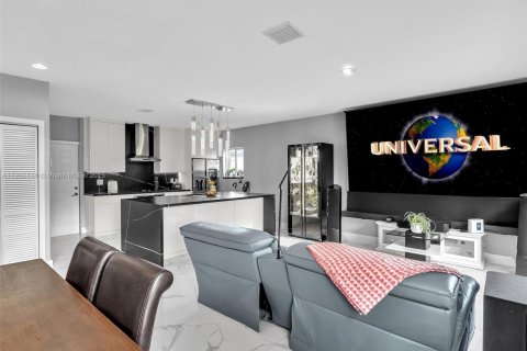 Casa en venta en Miami Lakes, Florida, 3 dormitorios, 155.43 m2 № 1968184 - foto 11